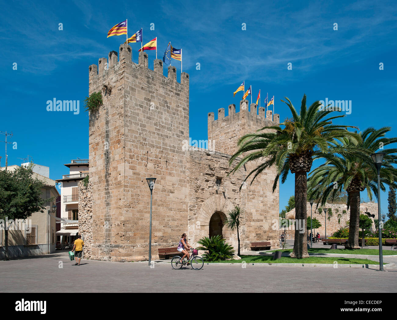 Gate delle mura della città vecchia di Alcudia Town Maiorca Isole Baleari Spagna Foto Stock