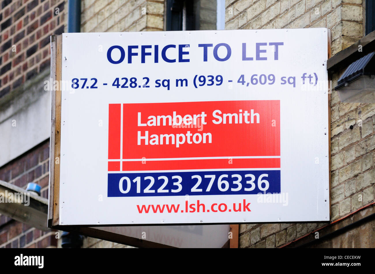 Lambert Smith Hampton Agenti Immobiliari Board per Office per lasciare, Cambridge, Inghilterra, Regno Unito Foto Stock