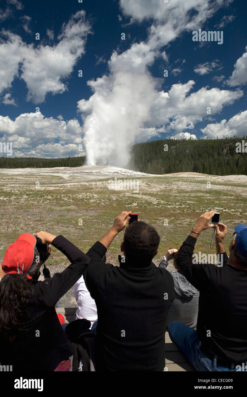 Stati Uniti d'America, il Parco Nazionale di Yellowstone, Wyoming geyser Old Faithful Foto Stock