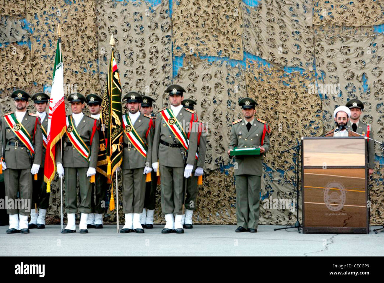 Ufficiali e soldati dell esercito iraniano durante una parata a Teheran. Foto Stock