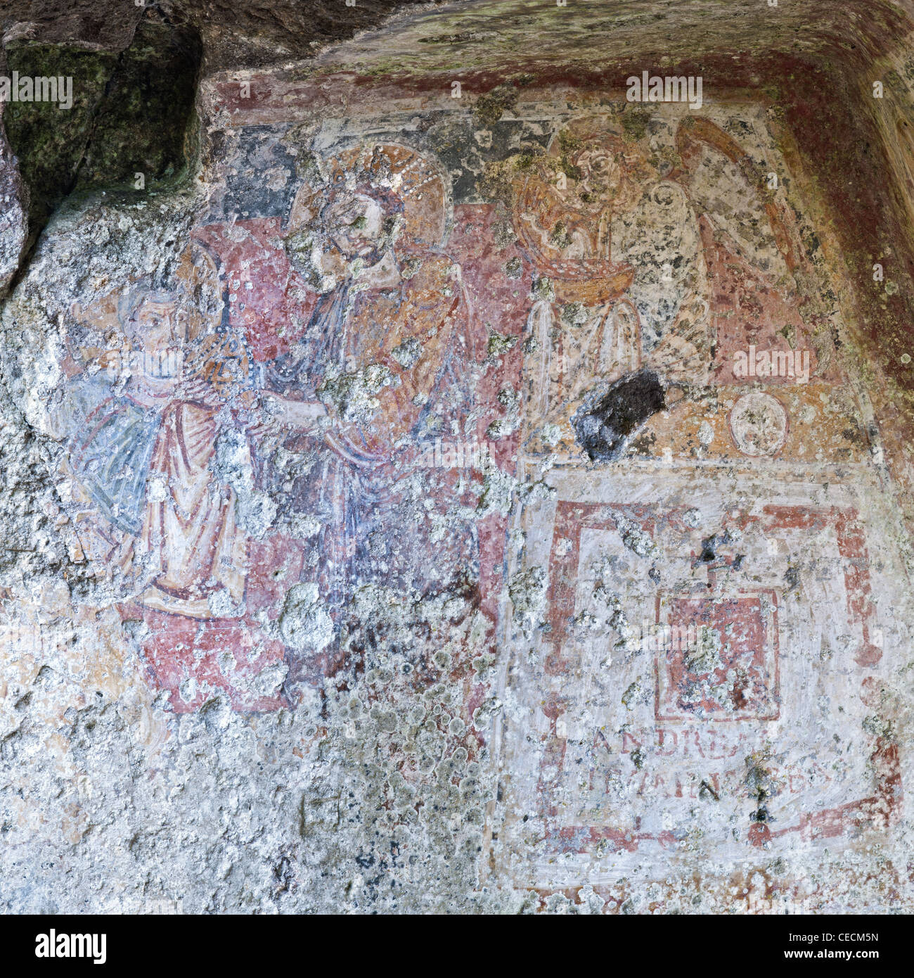 Grotta del santo Salvatore e resti di affreschi bizantini a Vallerano, Italia centrale. Foto Stock