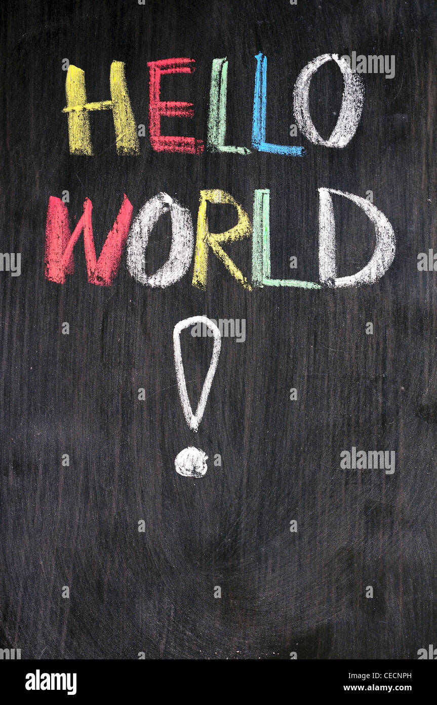 Nero Hello earth computer language tutorial blackboard saluto computer del testo del software Chalk bianco goffrato vintage Foto Stock