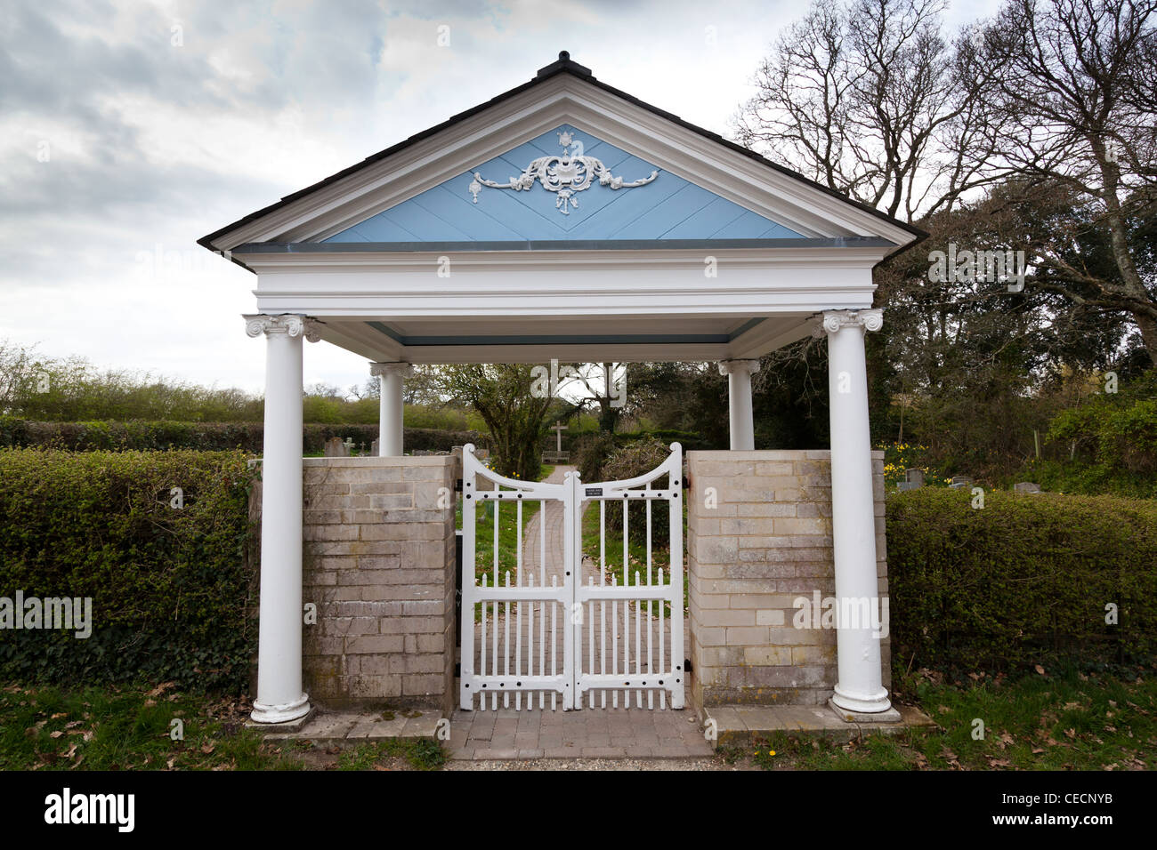 Cancello di ingresso per il cimitero contenente la tomba di TE Lawrence (Lawrence d'Arabia), Moreton, Dorset, Inghilterra. Foto Stock