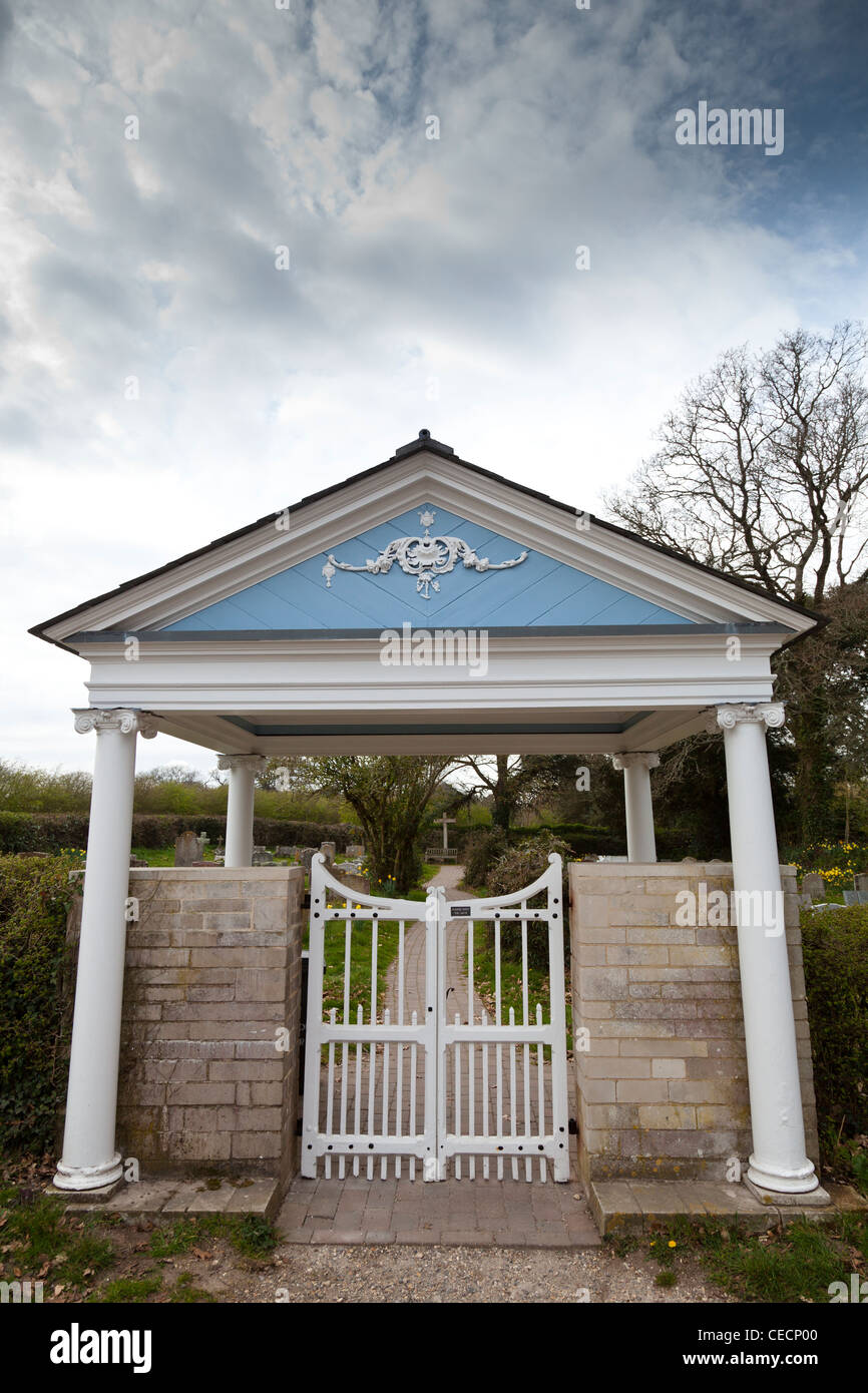 Cancello di ingresso per il cimitero contenente la tomba di TE Lawrence (Lawrence d'Arabia), Moreton, Dorset, Inghilterra. Foto Stock