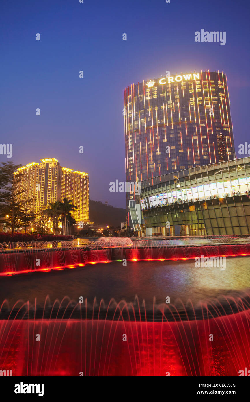 Crown Towers Hotel al tramonto, la Città dei Sogni, Striscia di Cotai, Macau, Cina Foto Stock