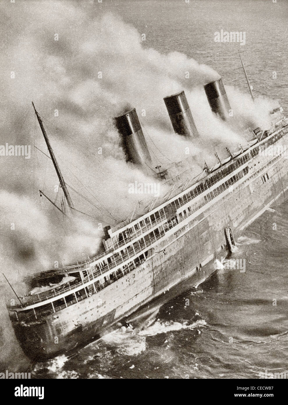 La ocean liner S.S. L'Atlantique della linea francese, sul fuoco e alla deriva nel 1933 Foto Stock