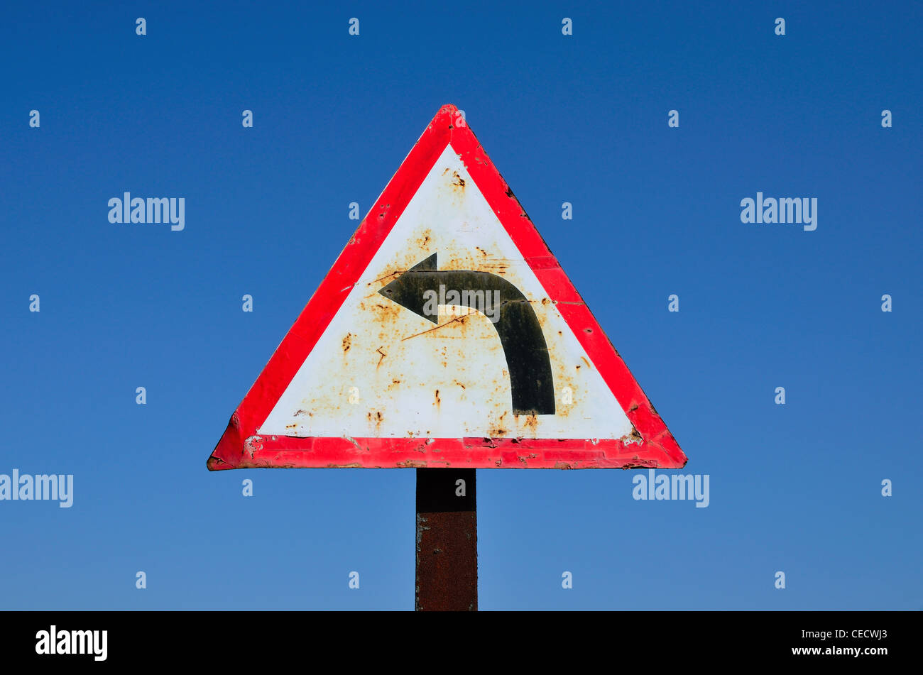 Indiano cartello stradale di svolta a sinistra Foto Stock