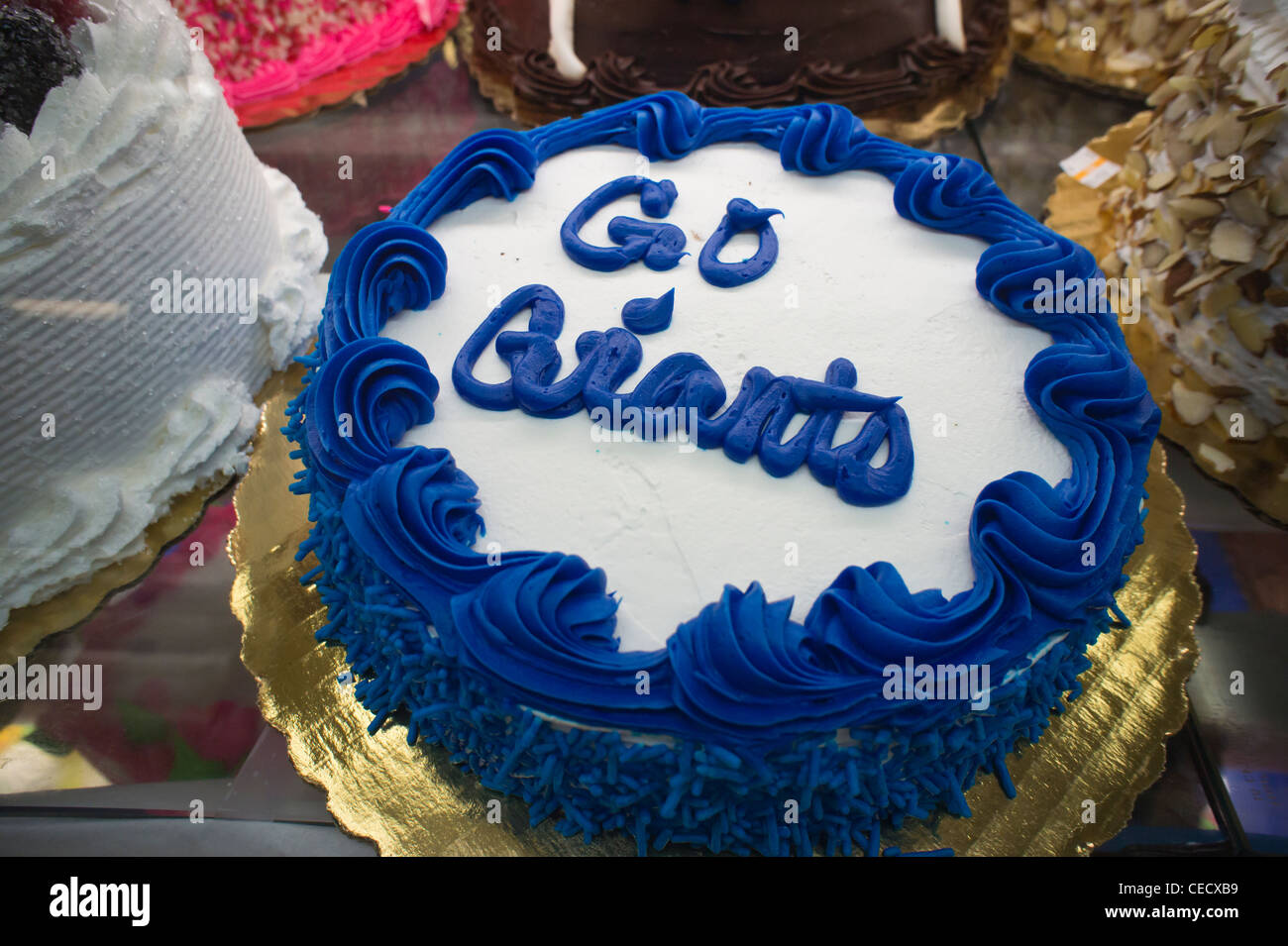 Una torta in un supermercato a New York supporta i New York Giants nel Superbowl Foto Stock