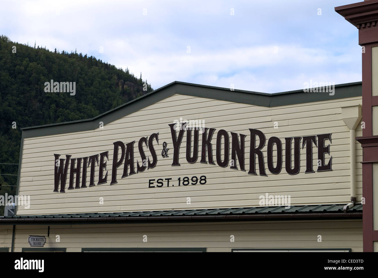 Pass bianco e Yukon Route edificio nella storica cittadina di Skagway, Alaska, STATI UNITI D'AMERICA Foto Stock