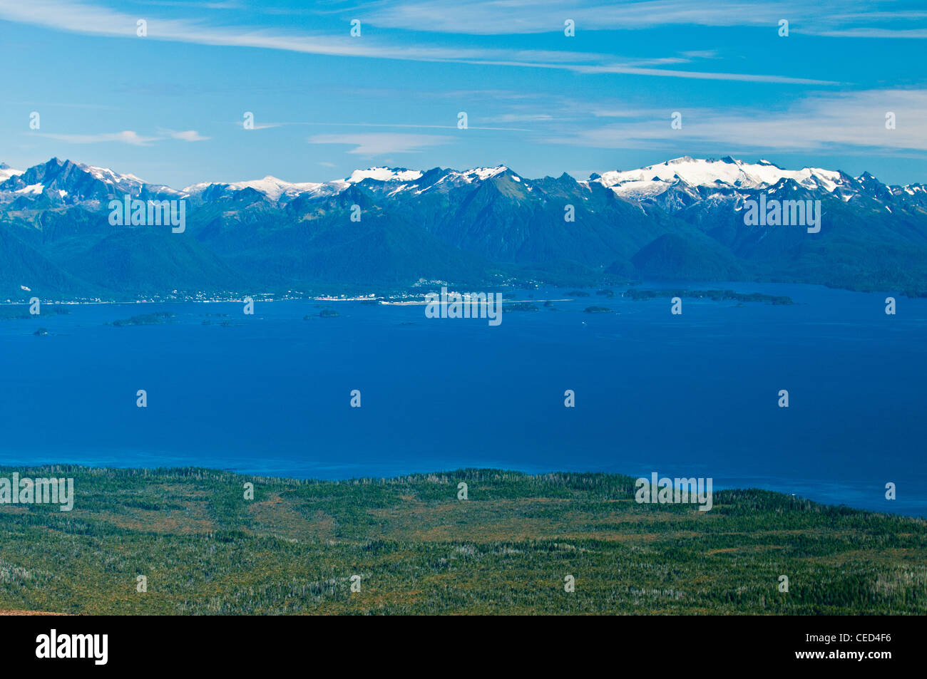 Sitka come visto dalla vetta del Mt. Edgecumbe, Kruzof isola, a sud-est di Alaska Foto Stock