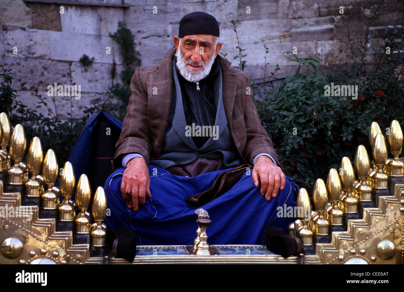Shoeshiner nel distretto di Sultanahmet, Istanbul, Turchia Foto Stock