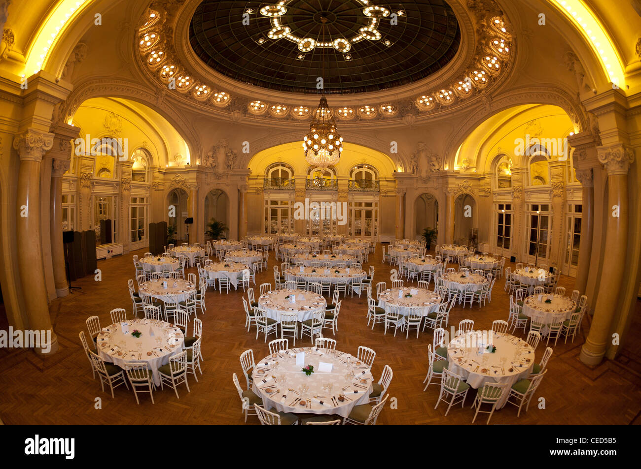 Il Berlioz lounge della Vichy Opera preparata per un ricevimento (Centro Congressi - Vichy - Allier - Auvergne - Francia). Foto Stock