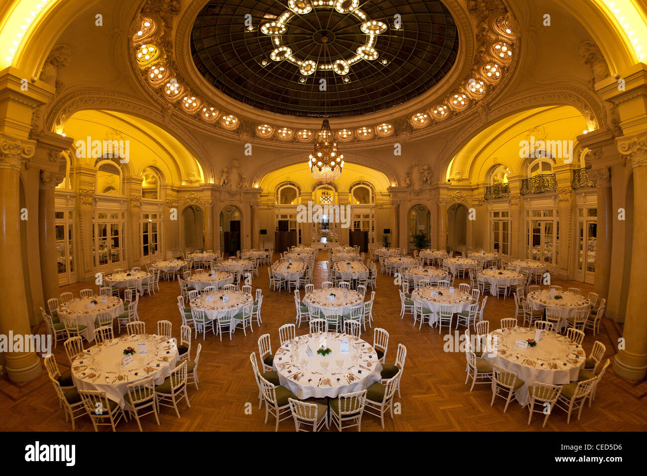 Il Berlioz lounge della Vichy Opera preparata per un ricevimento (Centro Congressi - Vichy - Allier - Auvergne - Francia). Foto Stock