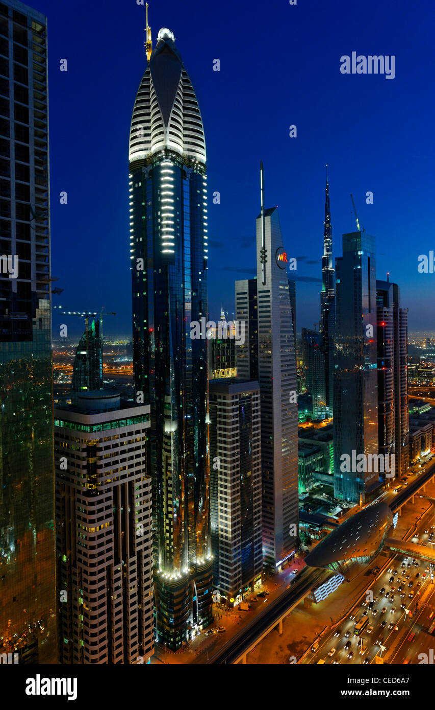 Serata al Golfo Persico, traffico, city e il centro cittadino di Dubai, Dubai, Emirati Arabi Uniti, Medio Oriente Foto Stock