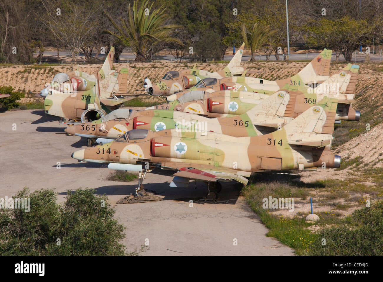 Israele, il Neghev, essere-er Sheva, Israeliano Air Force Museum, Hatzerim Israeli Air Force Base, cimitero della US-costruito A-4 fighters Foto Stock