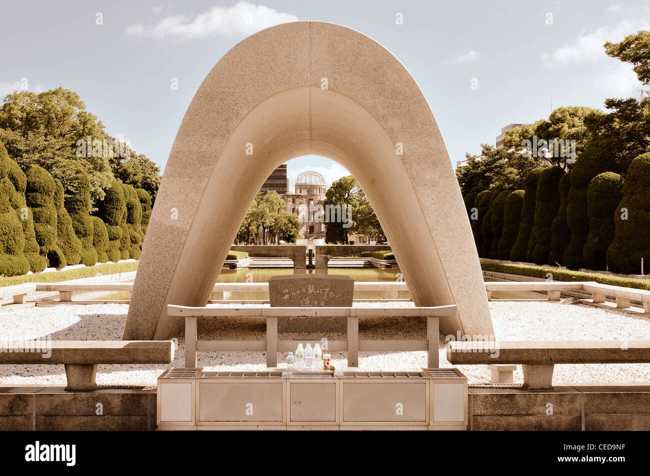 Il cenotafio a Hiroshima Parco del Memoriale della Pace di Hiroshima, Giappone. Foto Stock