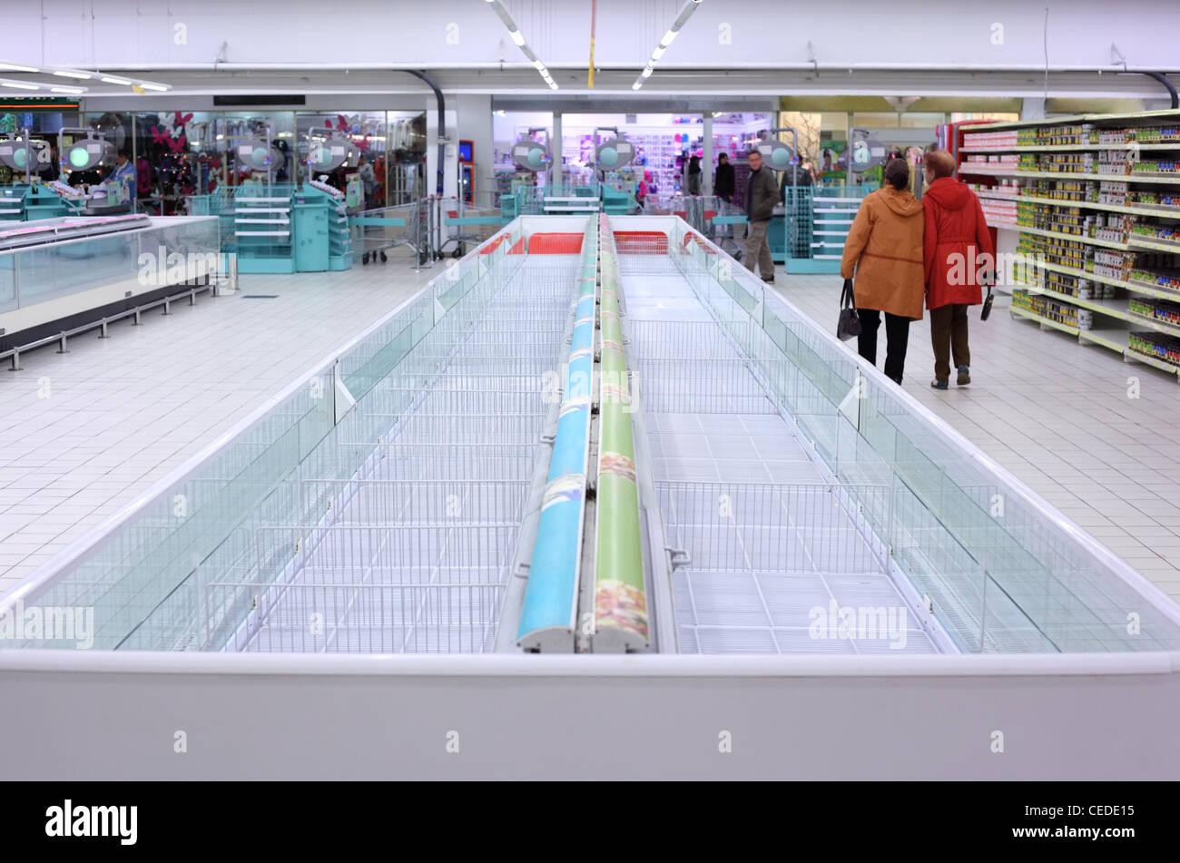 Gli acquirenti nel negozio di vuoto Foto Stock