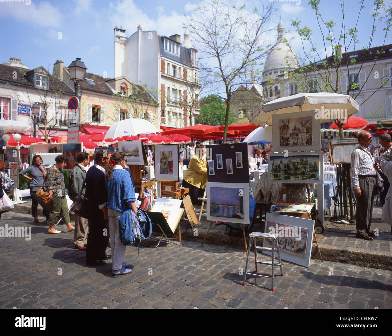 L'artista si spegne in Place du Tertre, Montmartre, Parigi, Île-de-France, Francia Foto Stock