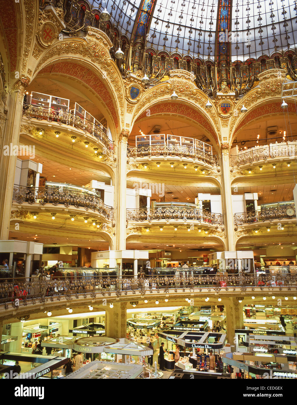 Cupola interna e gallerie, gallerie Lafayette department store, Boulevard Haussmann, Parigi, Île-de-France, Francia Foto Stock