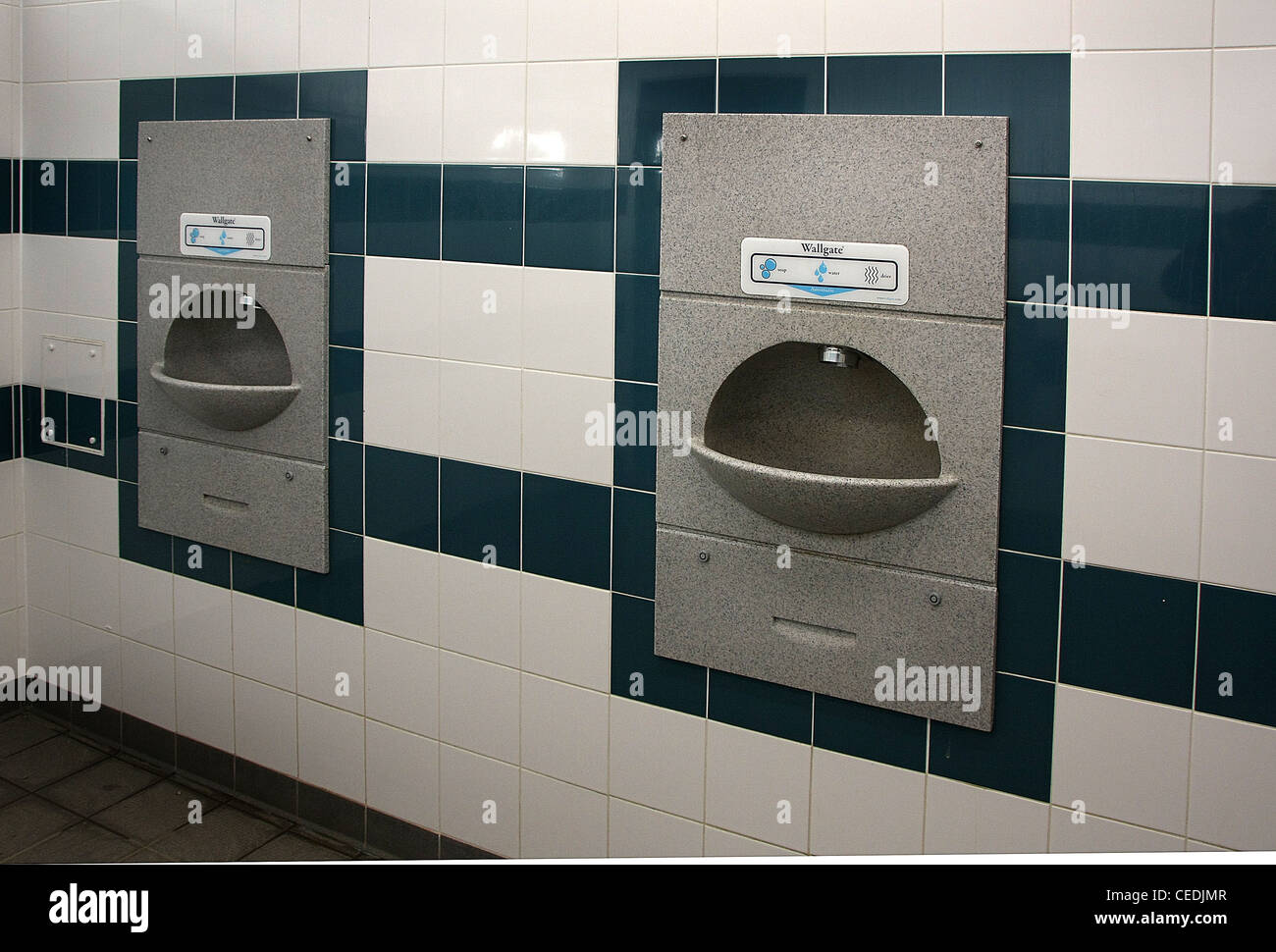 Mano moderno impianto di lavaggio in pubblico la convenienza. Foto Stock
