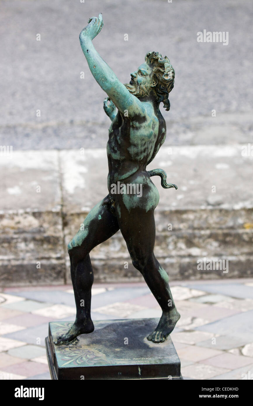 Satiro (Fauno) statua in bronzo Fauno a Pompei Italia Foto Stock