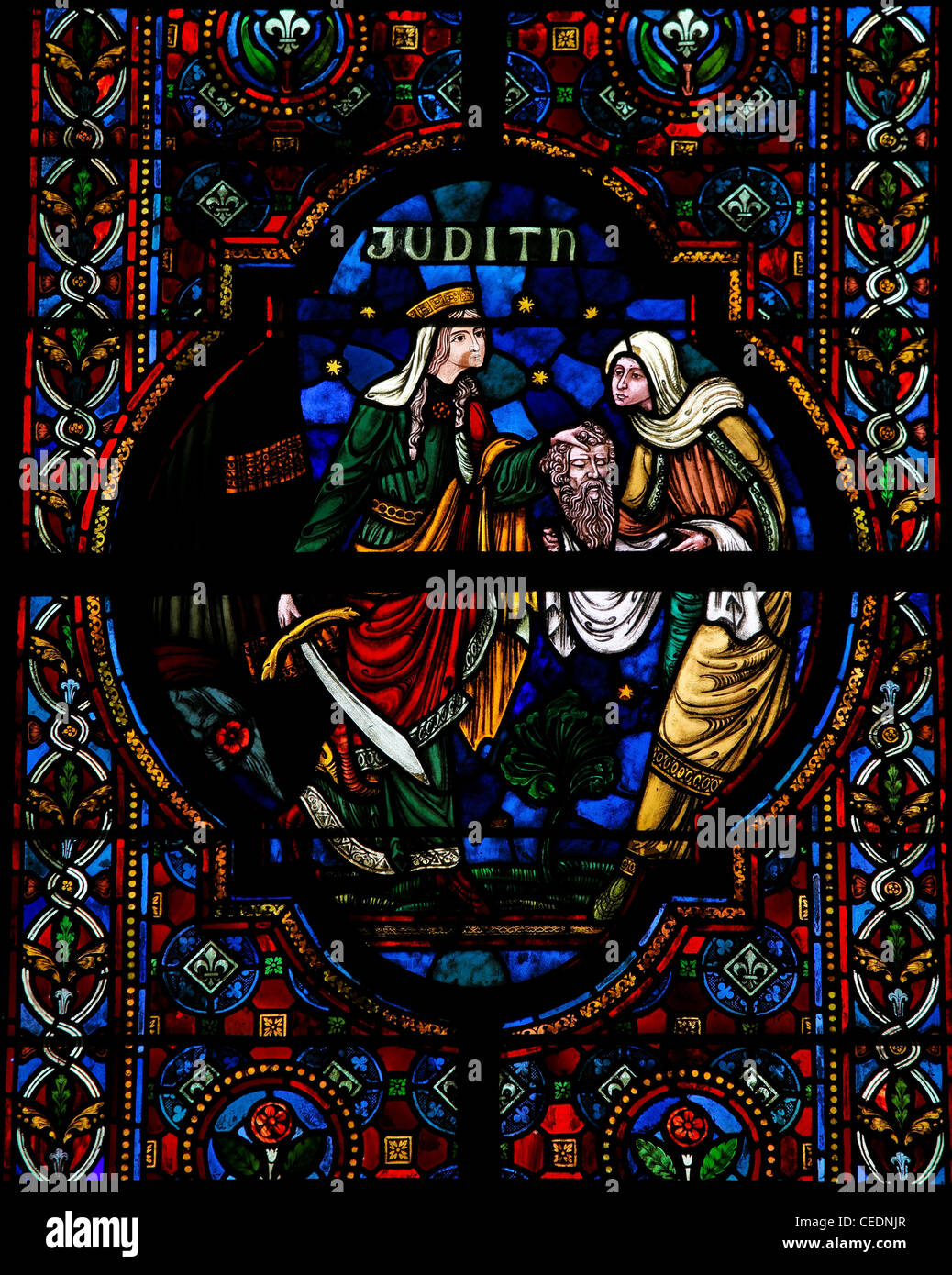 Judith decapitazione Oloferne, vetrata nella chiesa di Dinant Foto Stock