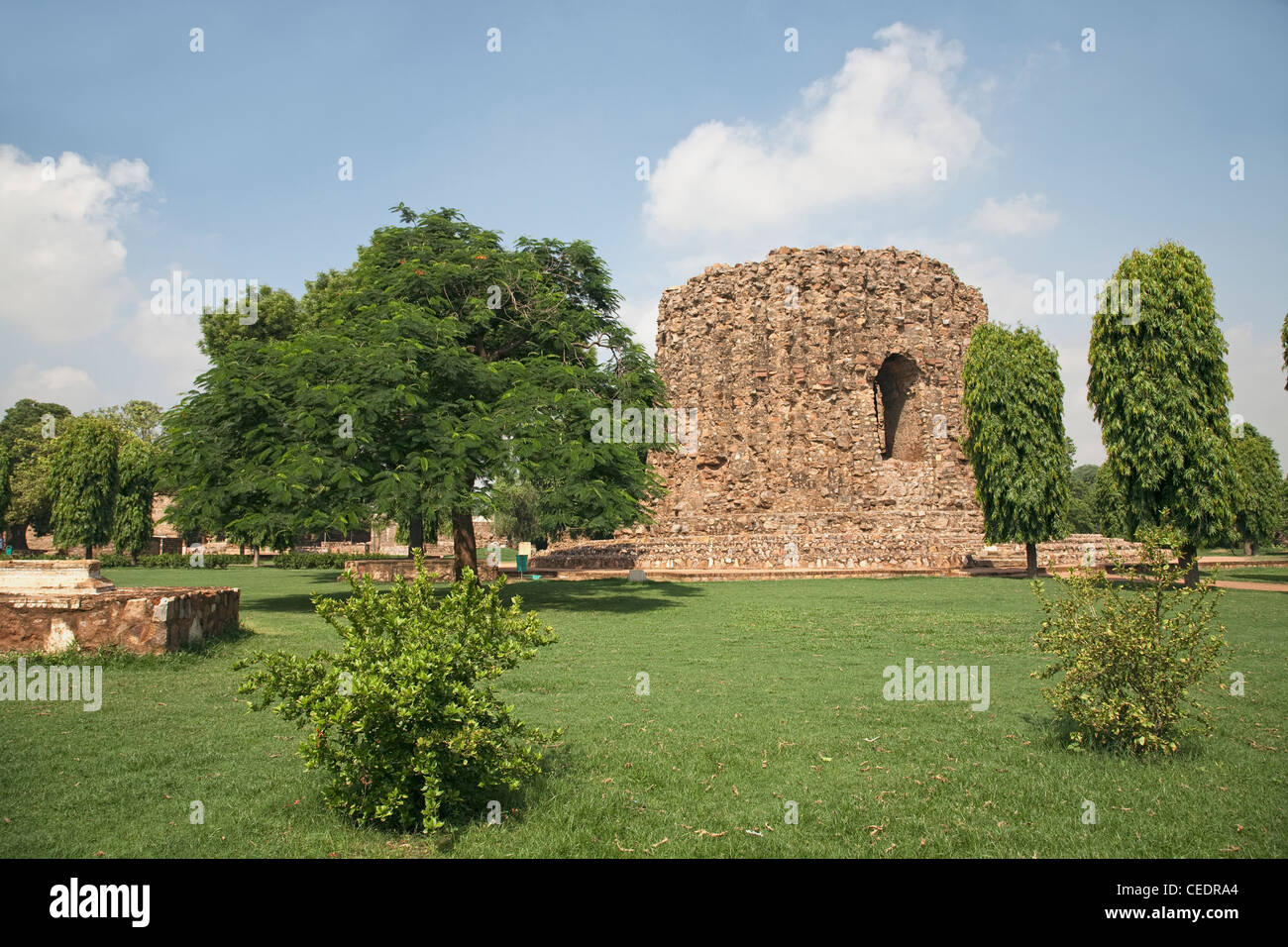 India, Delhi, Mehrauli, Qutb complessa, Alai Minar Foto Stock