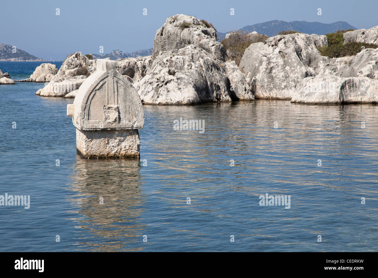 Turchia, Kalekoy, semi-sommersa tomba accanto al porto Foto Stock