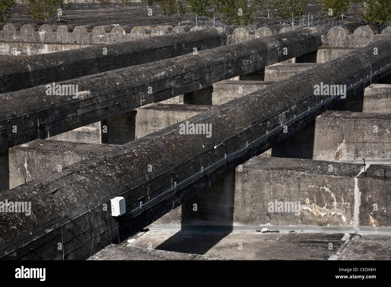 Saint-Nazaire, ehemalige deutsche U-Boot-Bunker, Dachzone, sog. Fangrost Foto Stock