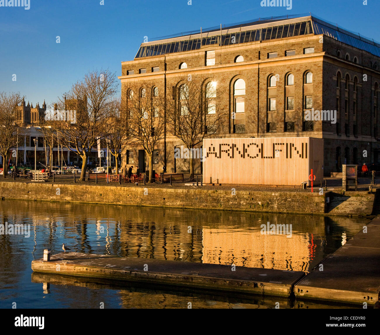 La Arnolfini Arts Center e una galleria di immagini dal porto di galleggiante a Bristol REGNO UNITO Foto Stock