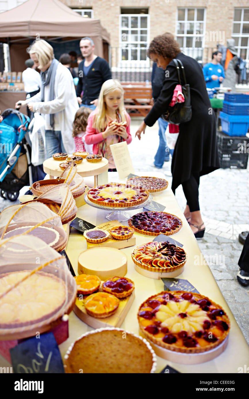 Pressione di stallo di torta Richmond farmers market Foto Stock