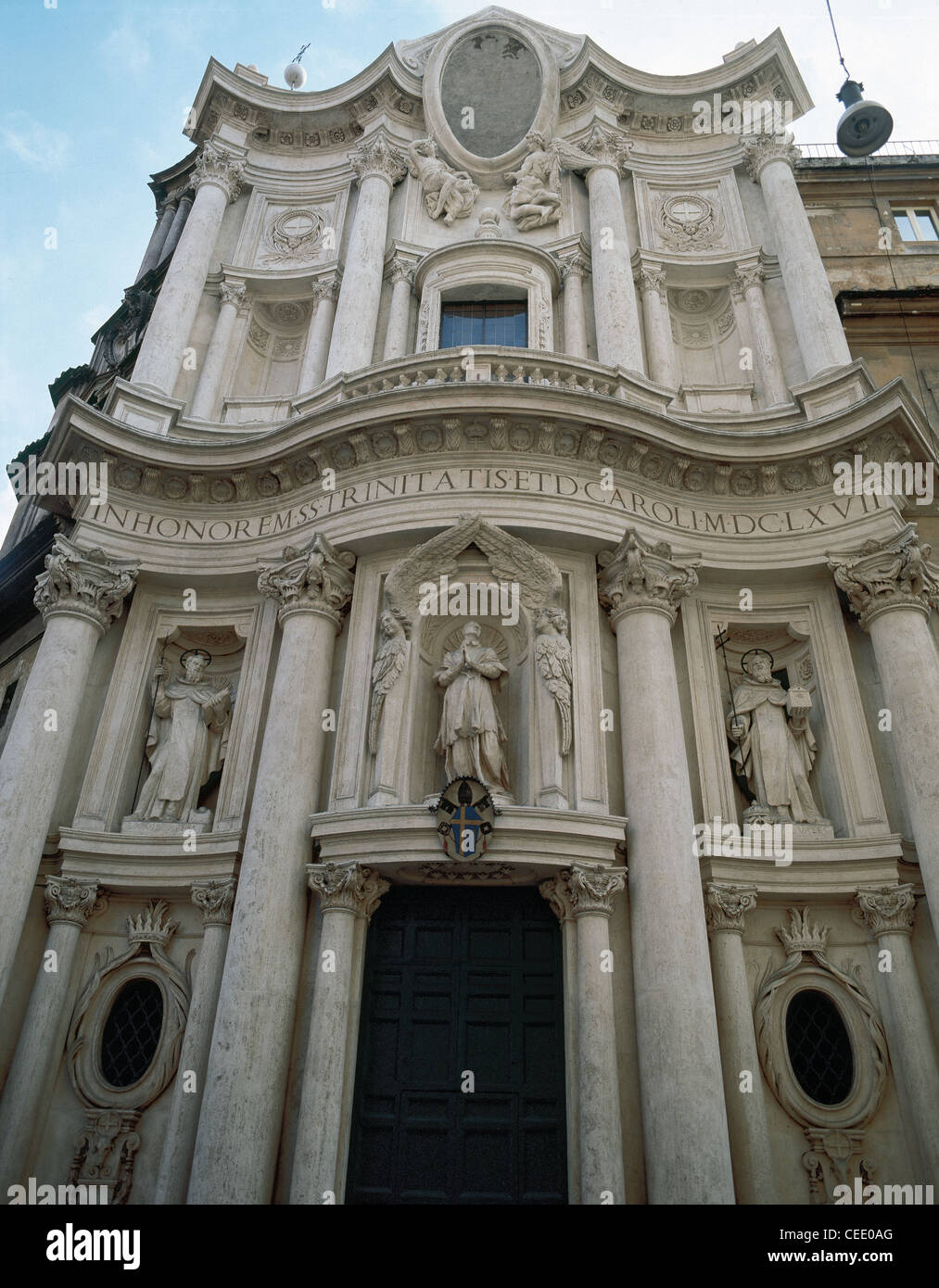 Arte barocca. L'Italia. Roma. La Chiesa di San Carlo alle Quattro Fontane (1634) di Francesco Borromini (1599-1667). Facciata. Foto Stock