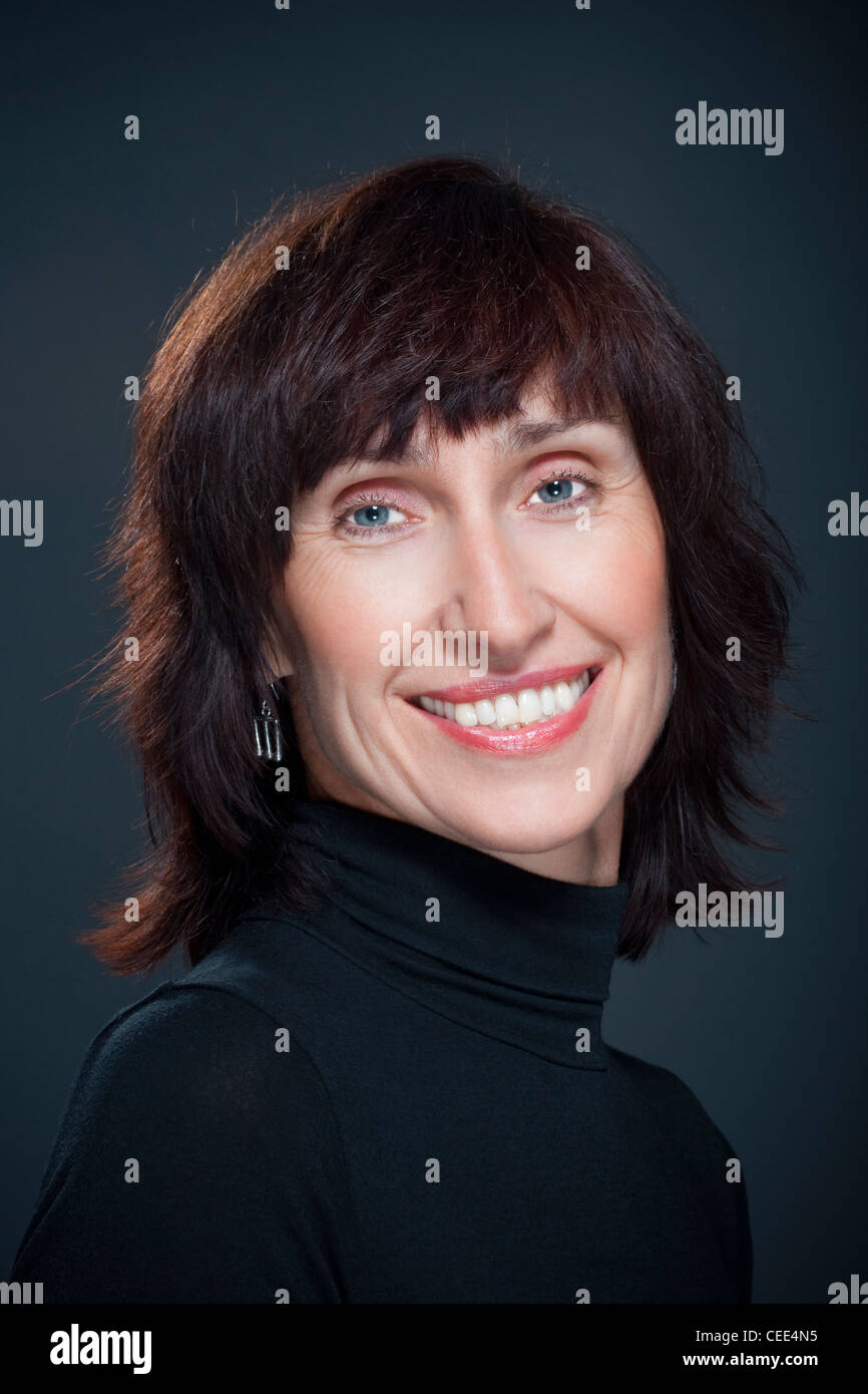 Ritratto di una donna di mezza età sorridente Foto Stock