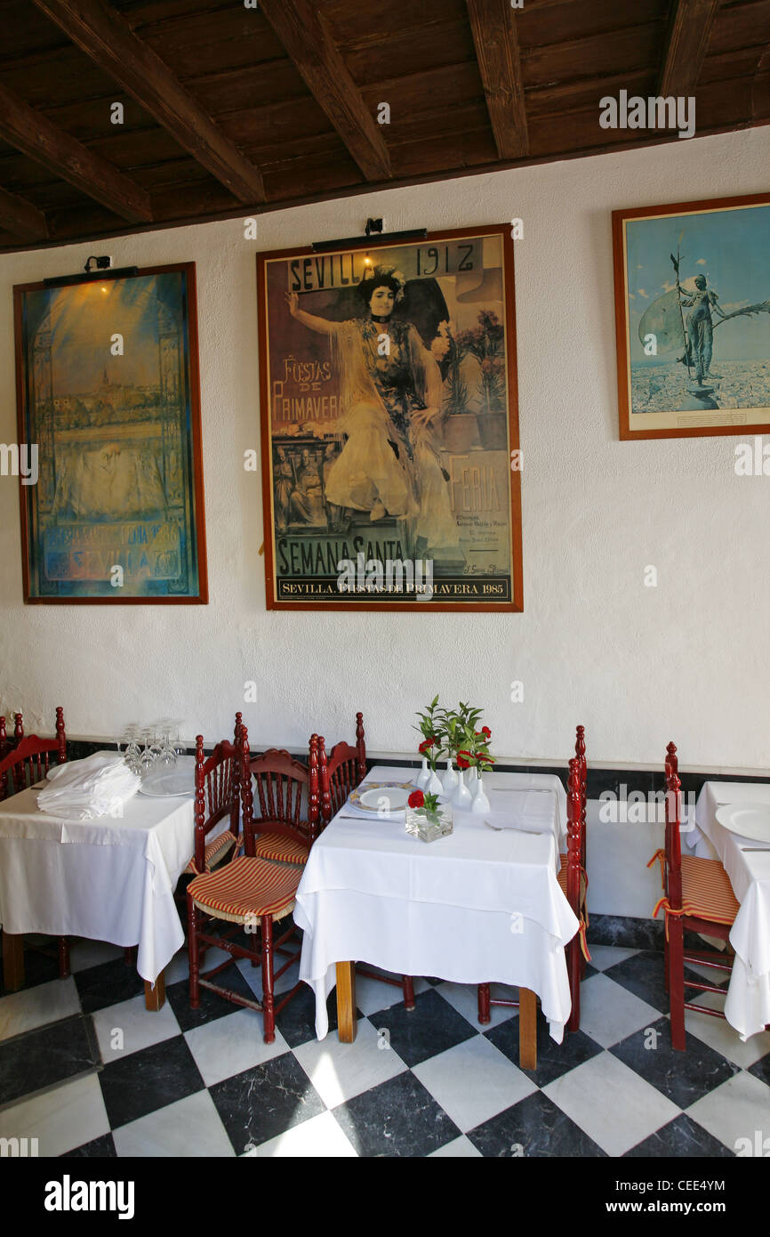 All'interno del tradizionale ristorante spagnolo, Siviglia, Spagna Foto Stock