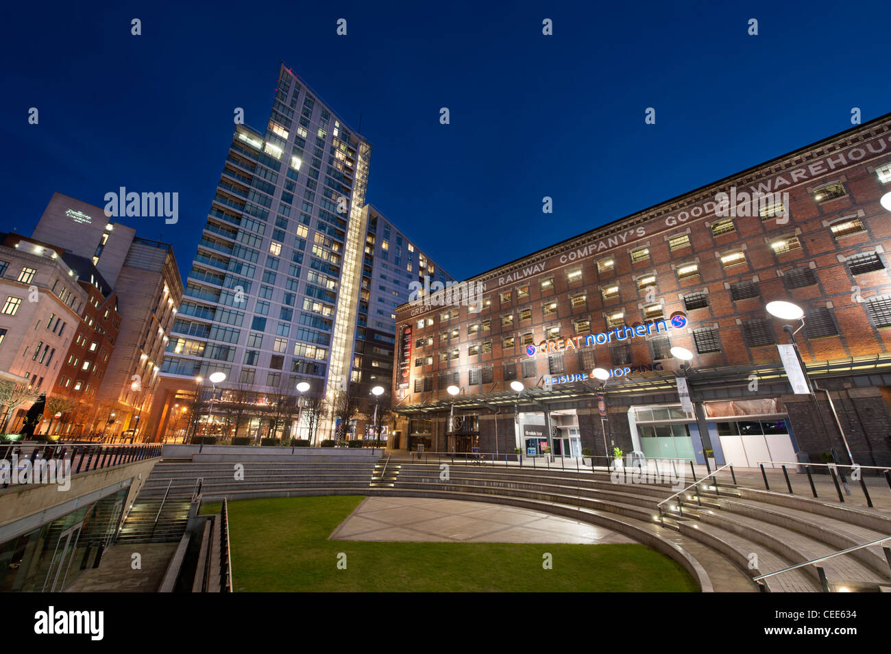 Il grande magazzino settentrionale su Peter Street e Deansgate Manchester, UK, girato a notte. Foto Stock