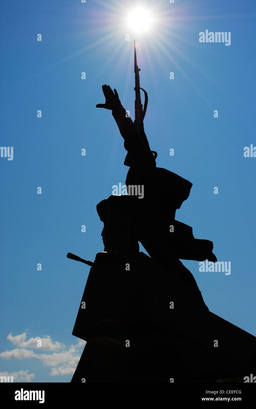 L'Ucraina. Sebastopoli. Monumento alla difesa di Sebastopoli nella Seconda Guerra Mondiale. 1941-1942. Vista in luce posteriore. Foto Stock