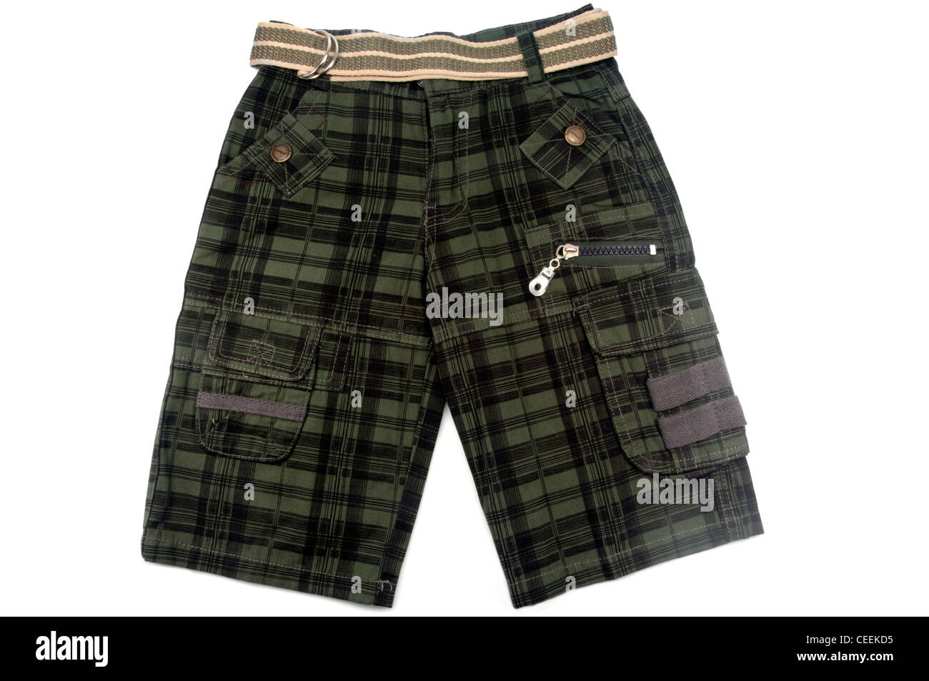 Bambino pantaloncini cargo isolato su sfondo bianco Foto Stock