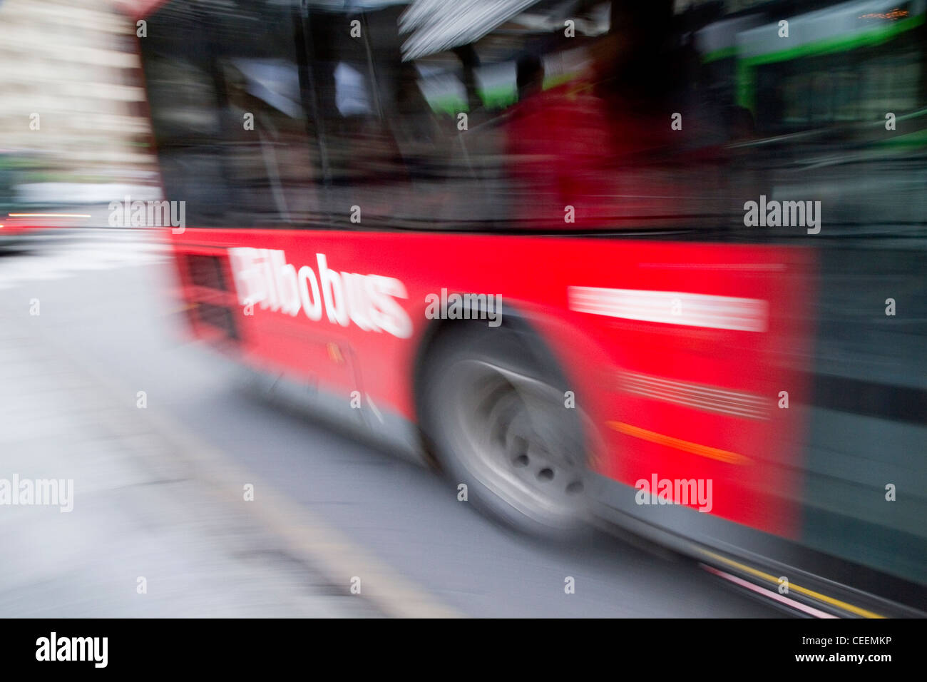 Bilbao Bilbo city bus in centro città in Spagna Foto Stock