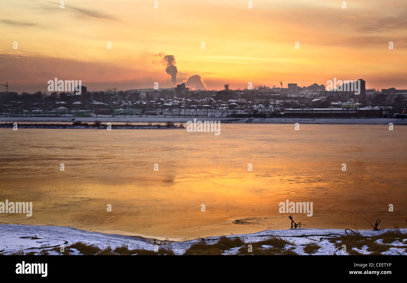 Winter Sunset over Angara a Irkutsk, Russia Foto Stock