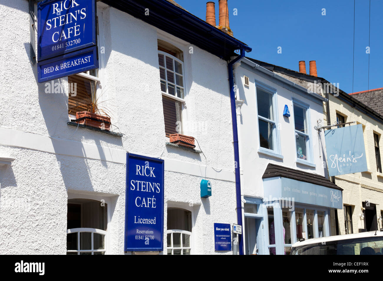 Padstow, Cornwall, Inghilterra dettaglio di Rick Stein's Cafe e la scheda menu al di fuori del suo ristorante Foto Stock