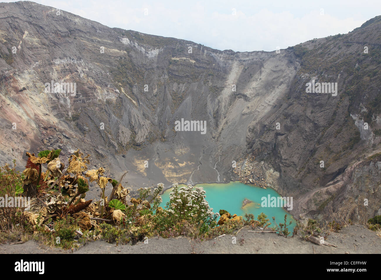 Il lago nella caldera del vulcano Irazú o Volcán Irazú vulcano attivo in Costa Rica, America centrale Vo Foto Stock