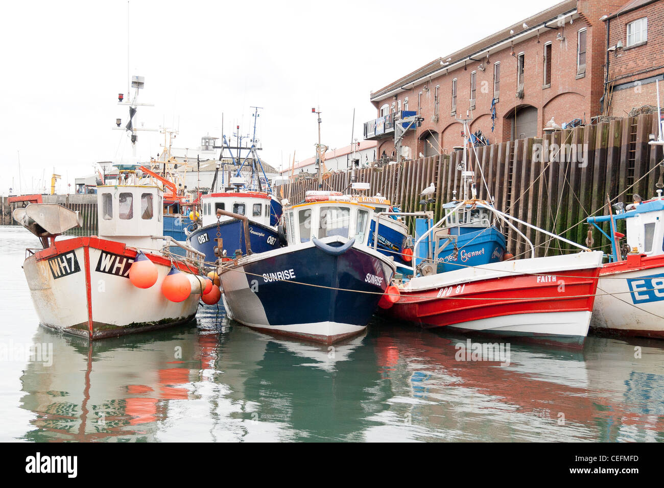 Scarborough Harbour, Yorkshire con barche da pesca Foto Stock