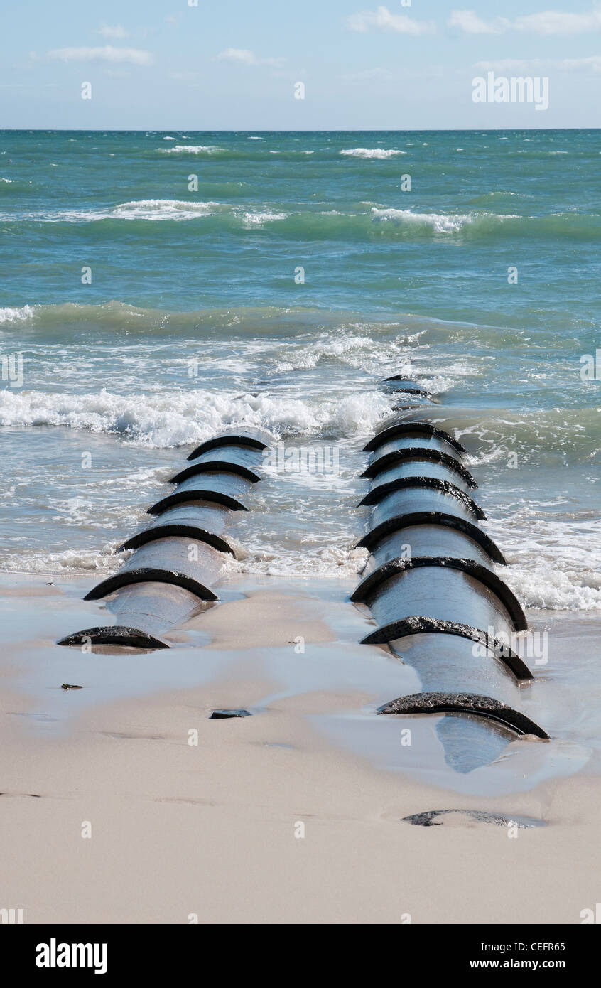 Acqua Tubi di uscita tratto in mare a trefolo, Western Cape Sud Africa Foto Stock