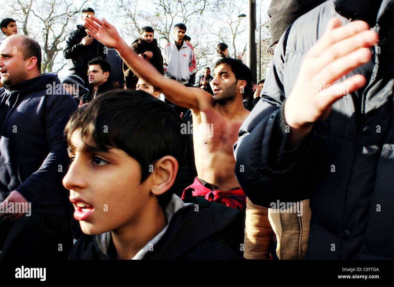 ARBAEEN, Musulmana processione per contrassegnare il martirio di Hussain, Londra UK 2012 Foto Stock