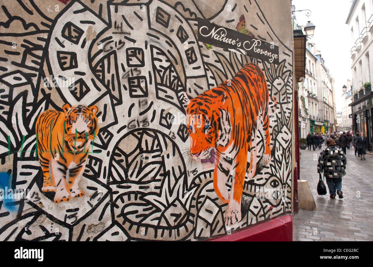 Graffiti visto in rue des Rosiers, lo Jewish influenzato Street nel quartiere alla moda del quartiere Marais di Parigi Foto Stock