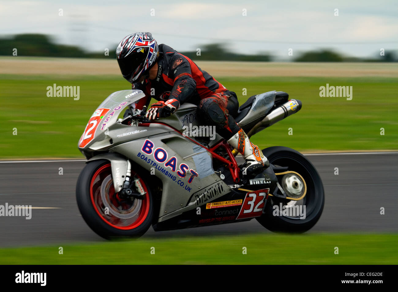 Una fotografia di una Ducati 848 racing a Castle Combe il circuito Foto Stock