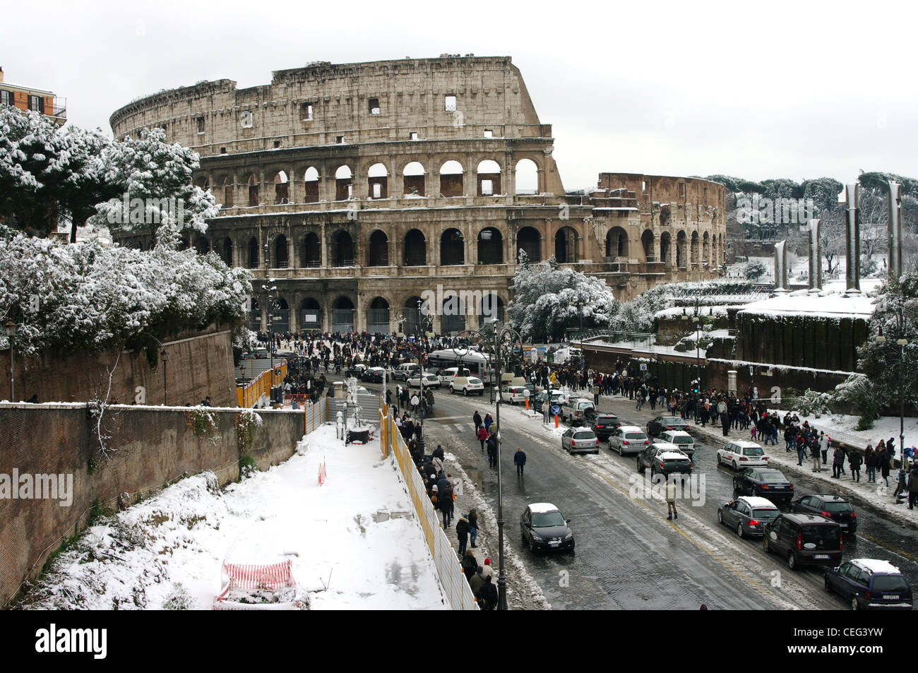 Colosseo (Colosseo) sotto la neve, Roma Foto Stock