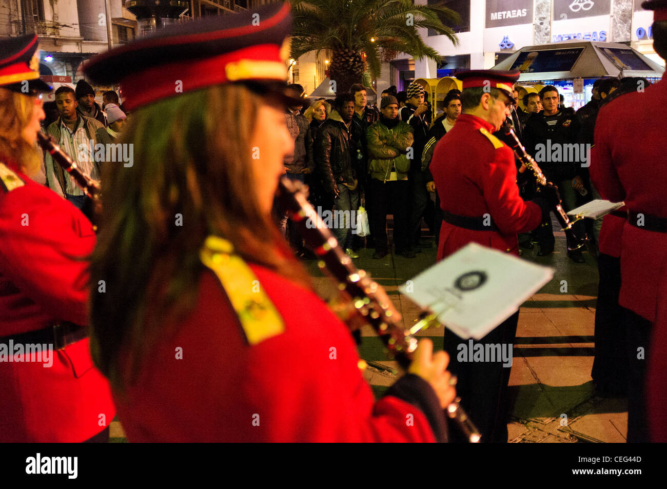 Banda di ottoni Vigilia di Capodanno, Piazza Omonia, Atene, Grecia, Europa Foto Stock