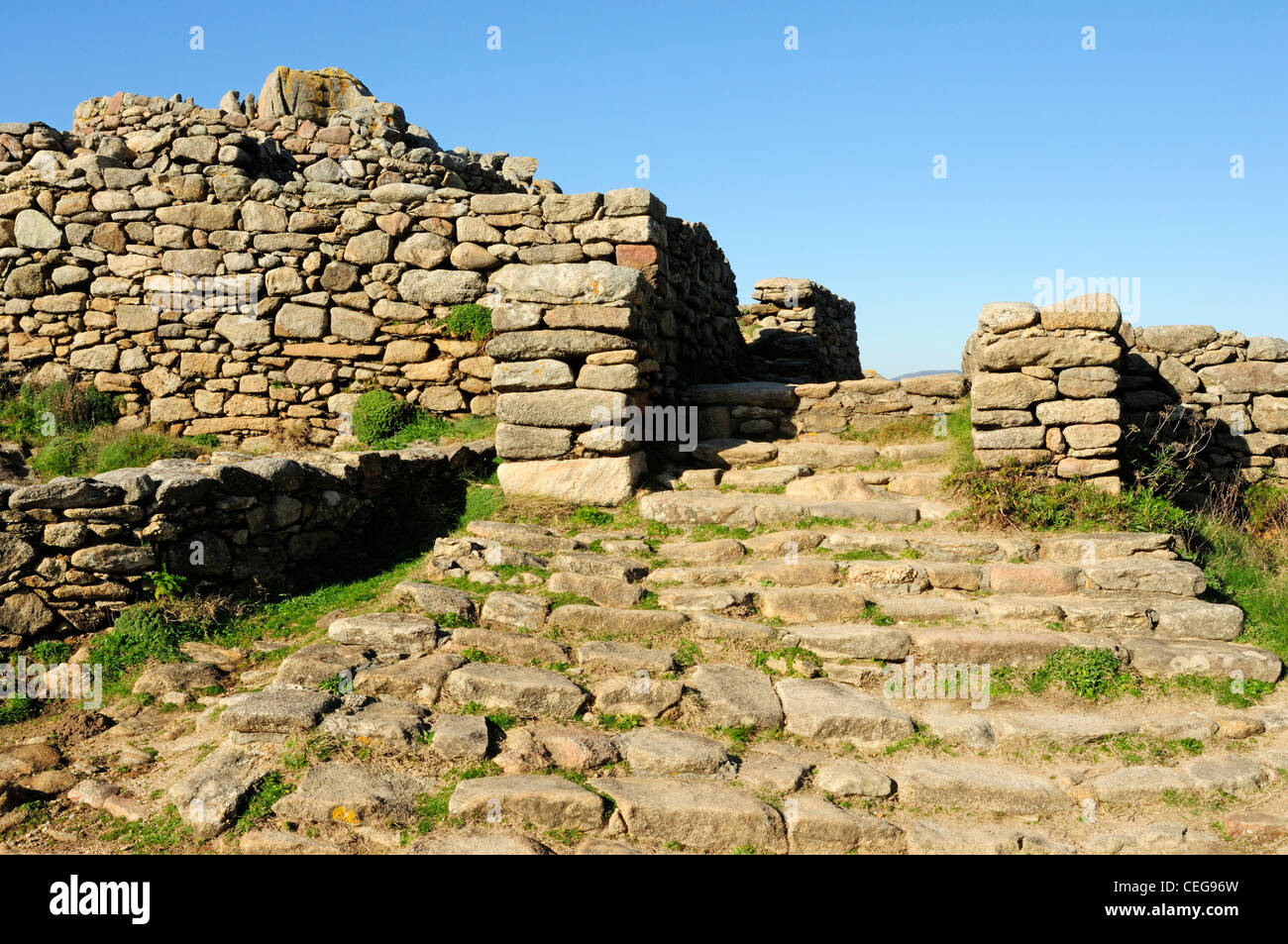 Resti di insediamenti umani di Castro de Baroña. Porto do Son, Galizia, Spagna Foto Stock