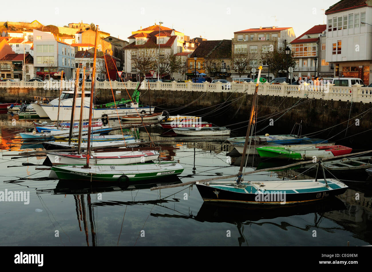 Pesca artigianale barche nel porto Carril, Vilagarcía de Arousa, Galizia, Spagna Foto Stock